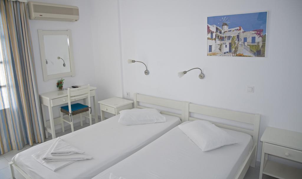 Nicolas Antiparos ciudad Exterior foto